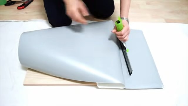 como colocar vinilos autoadhesivos